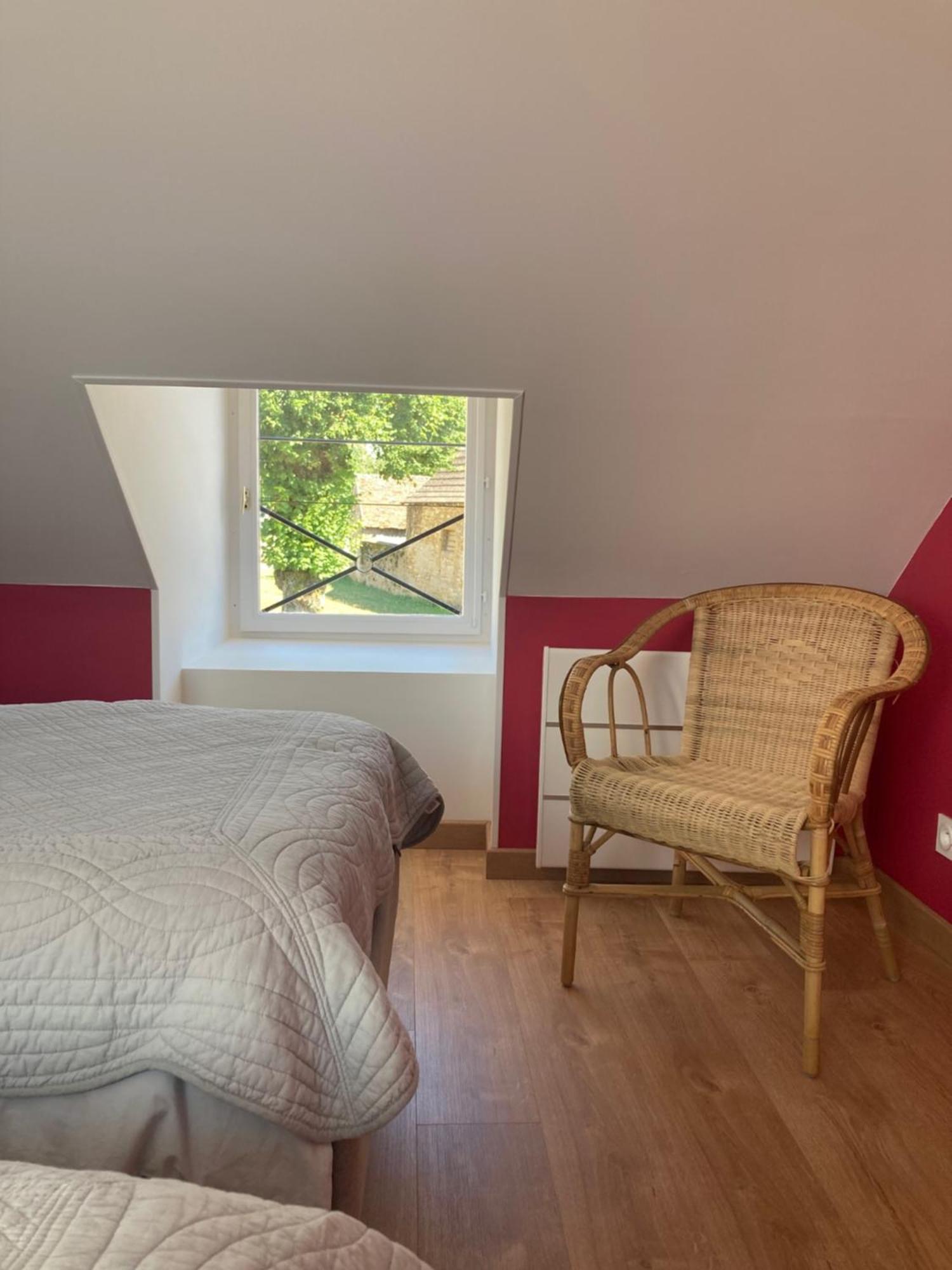 Chez Anne - Chambre Avec Salle De Bain Privative Menetou-Couture Exterior photo
